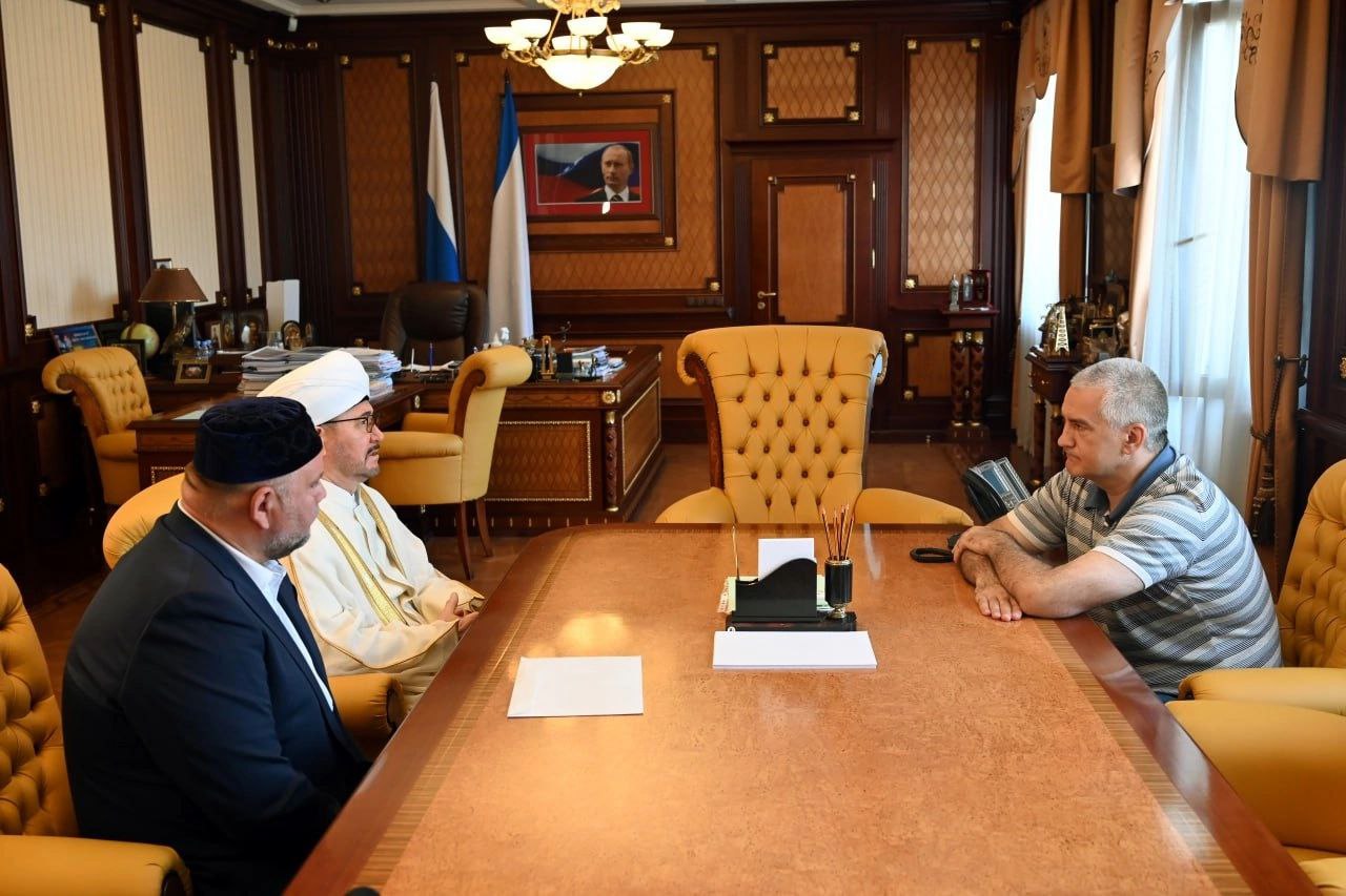 Муфтий Гайнутдин посетил соборную мечеть Севастополя и встретился с губернатором Крыма Сергеем Аксеновым