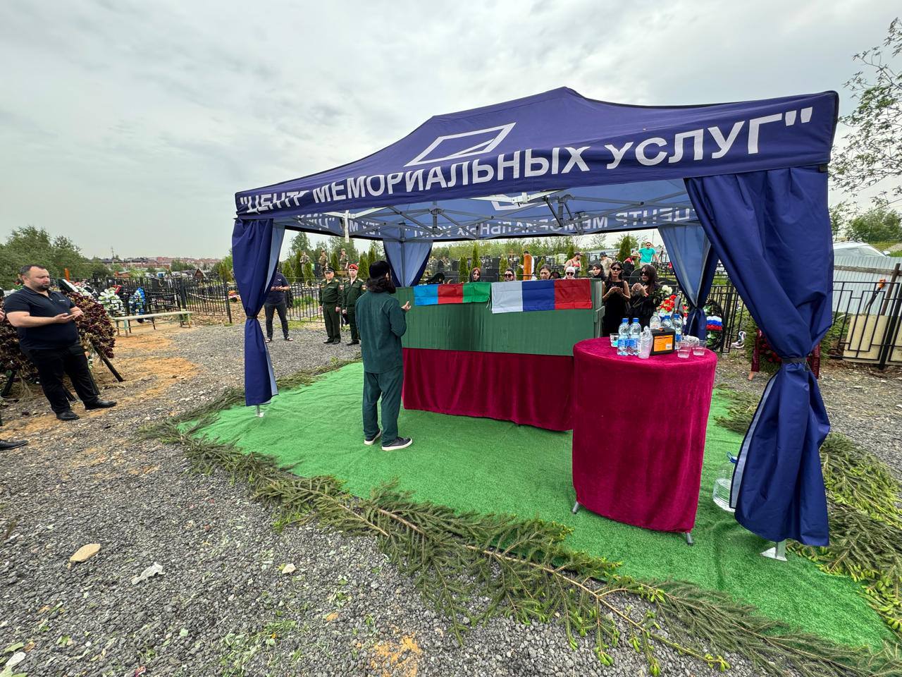 Мусульмане Красногорска проводили в последний путь участника СВО, на кладбище в Сабурово.