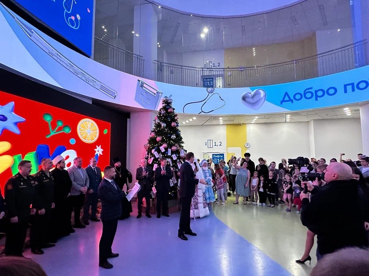 Председатель мусульманской общины,член общественной палаты г.о. Красногорск принял участие в благотворительной акции «Ёлка желаний» в Детском центре им. Рошаля